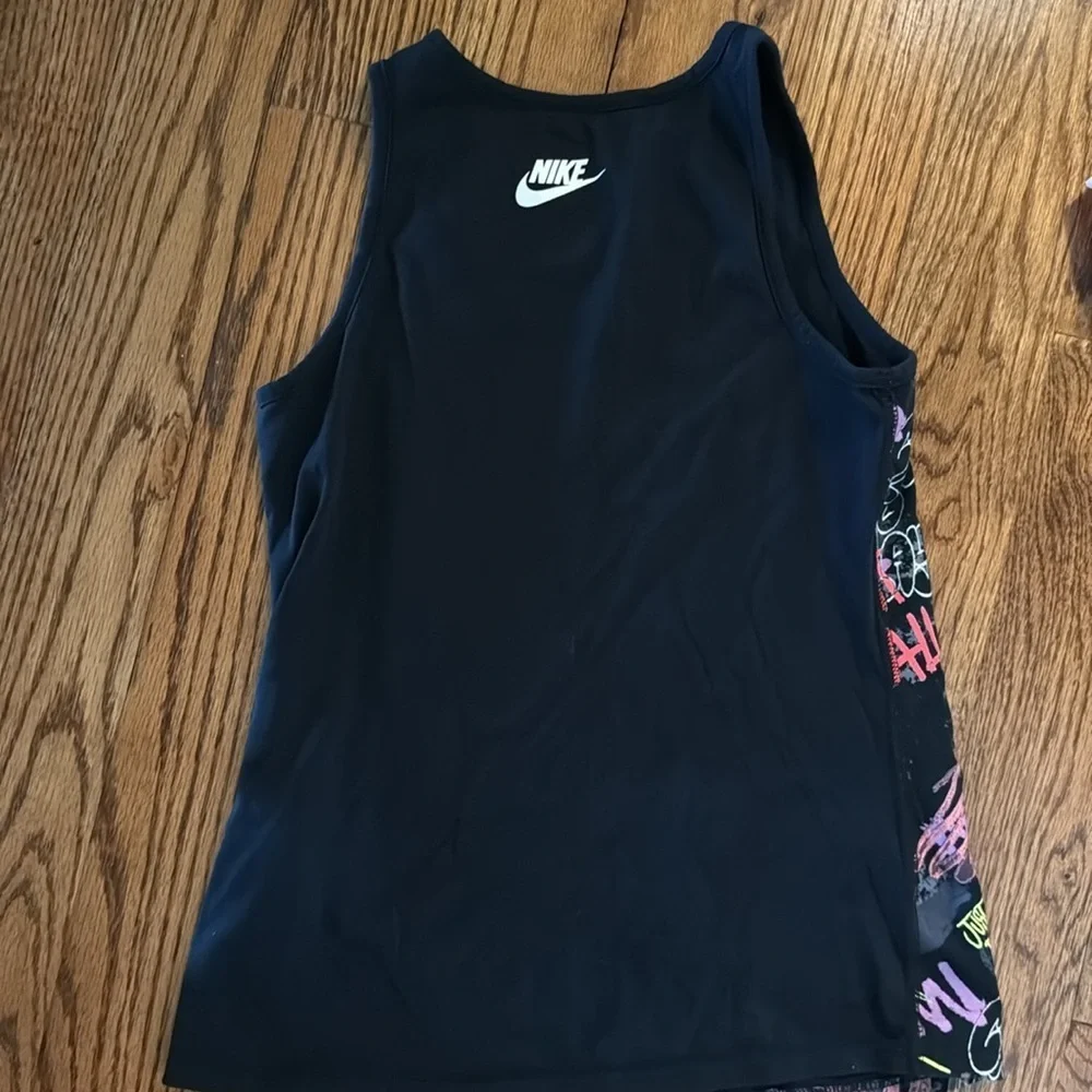 Nike pink graffiti tank and graphic Windrunner windbreaker size medium NWOT - Picture 6 of 14